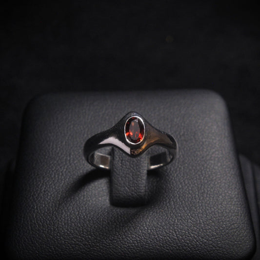 Garnet Ovi Sterling Silver Ring