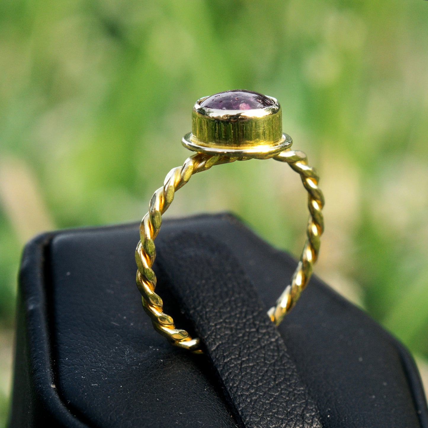 Dainty 22kt gold ring with star ruby