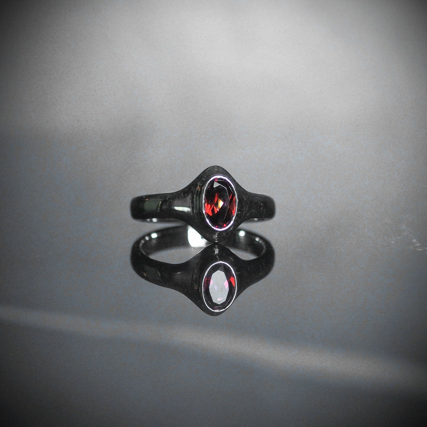 Garnet Ovi Sterling Silver Ring