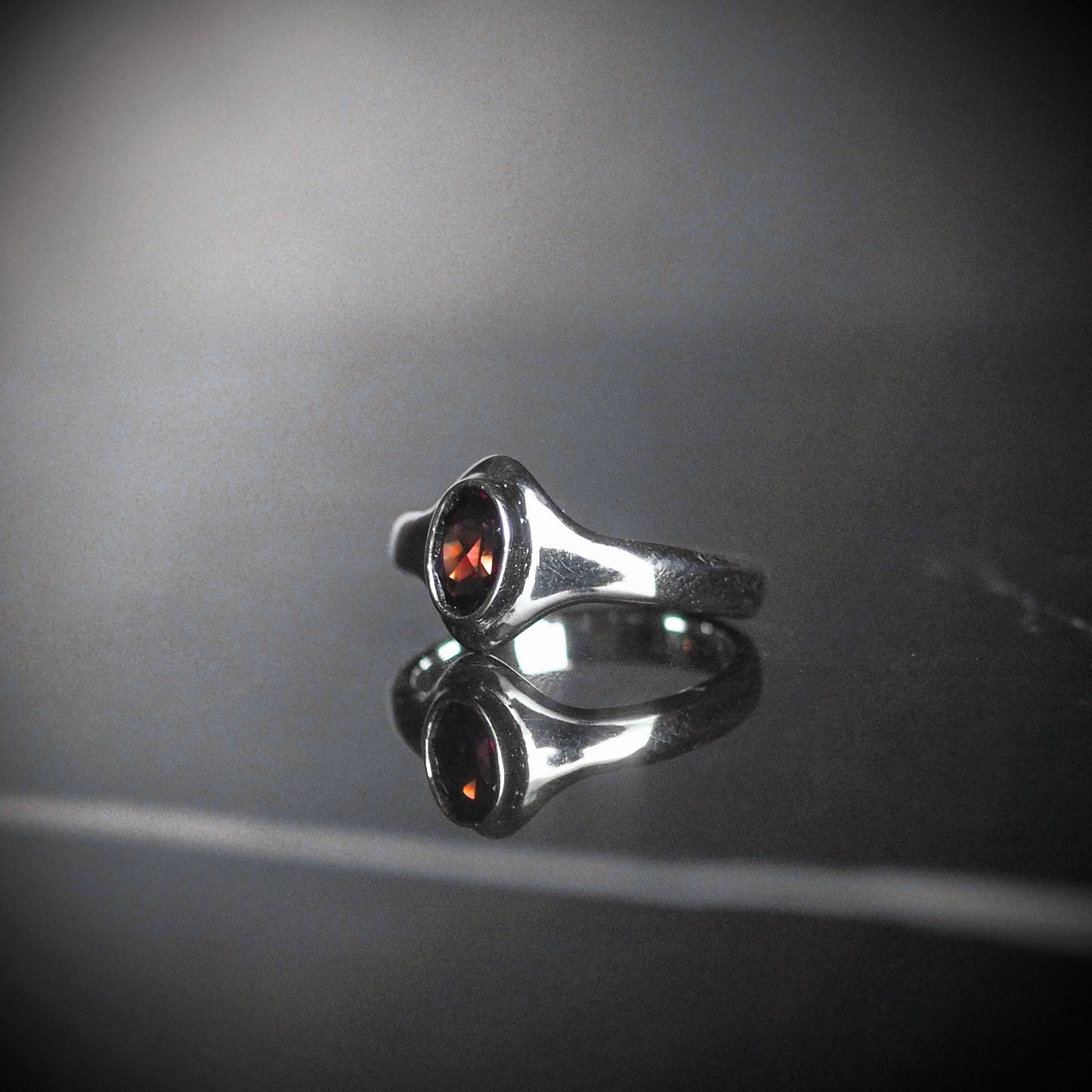 Garnet Ovi Sterling Silver Ring