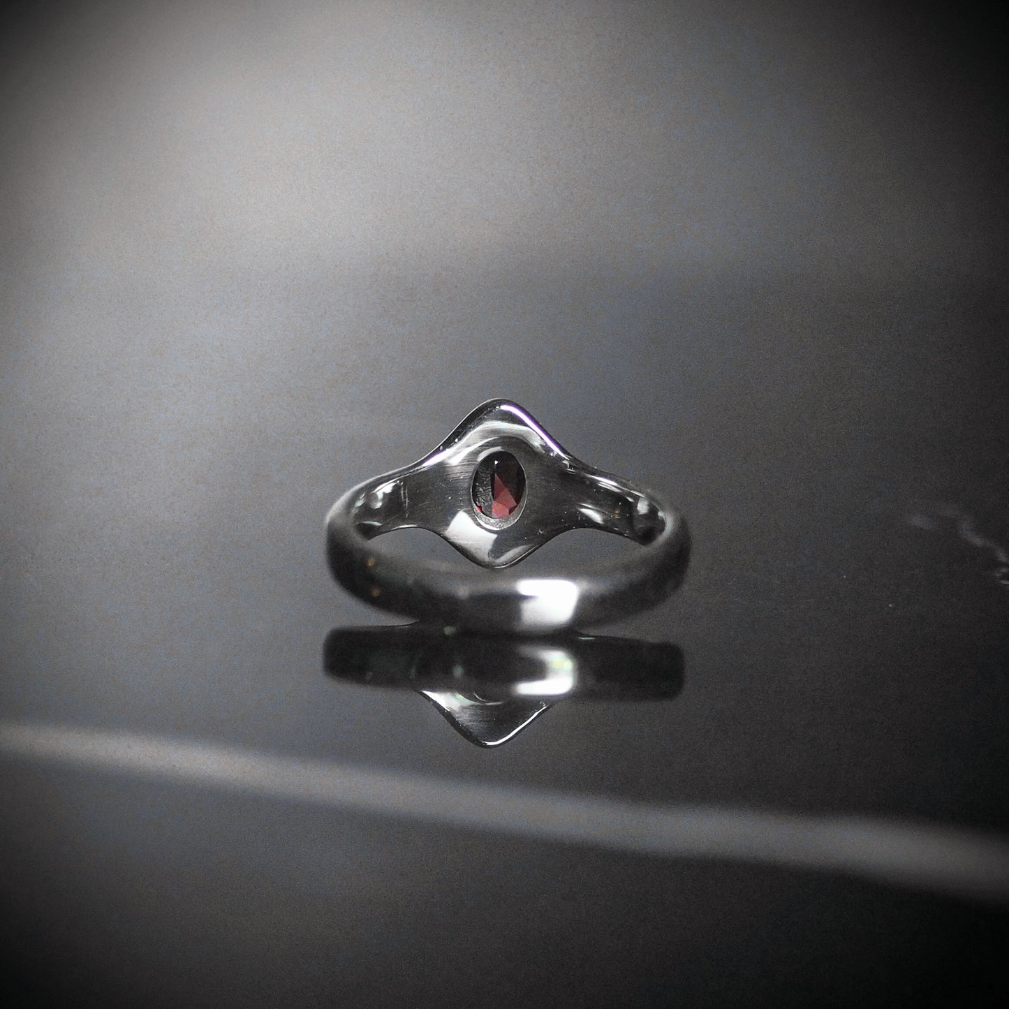 Garnet Ovi Sterling Silver Ring