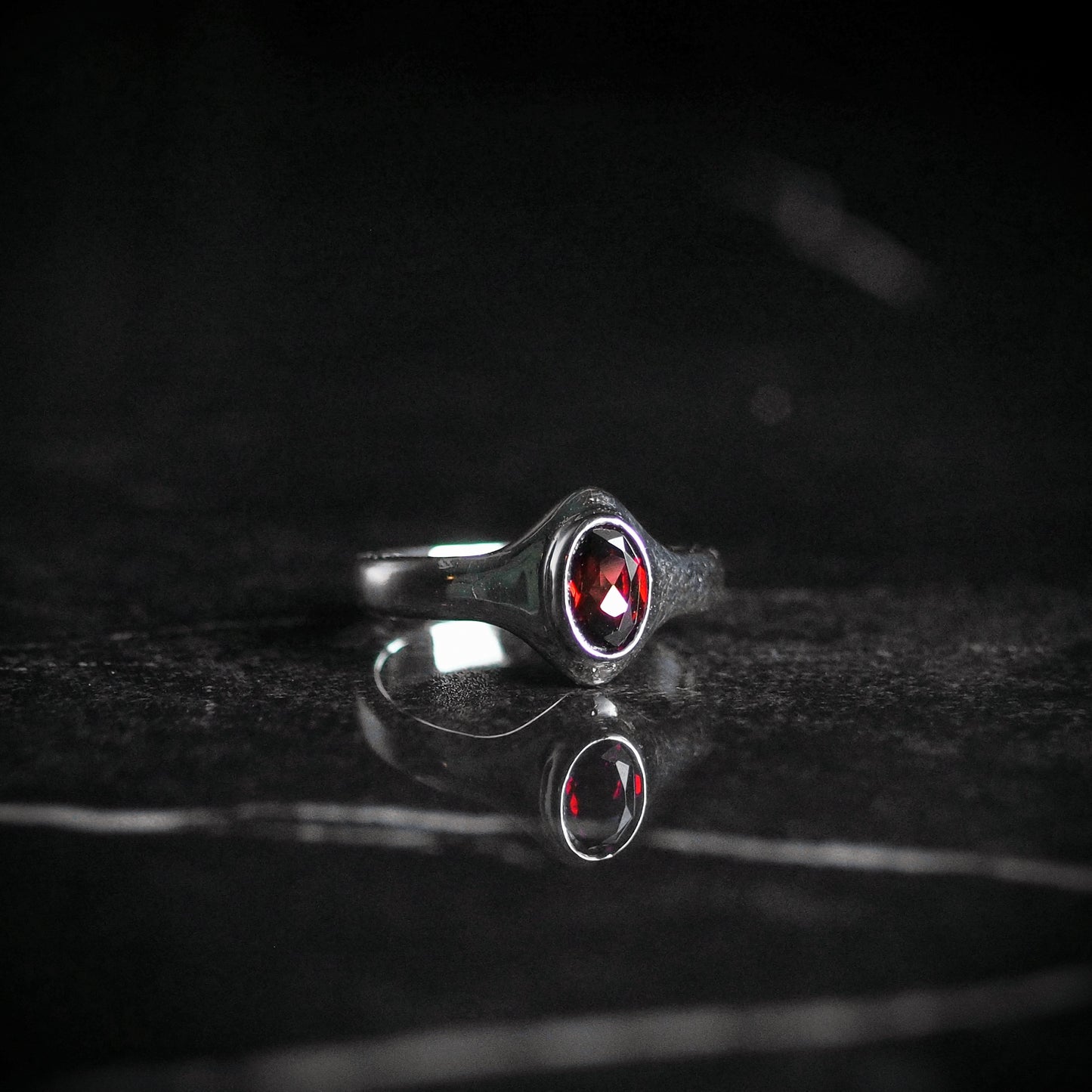 Garnet Ovi Sterling Silver Ring